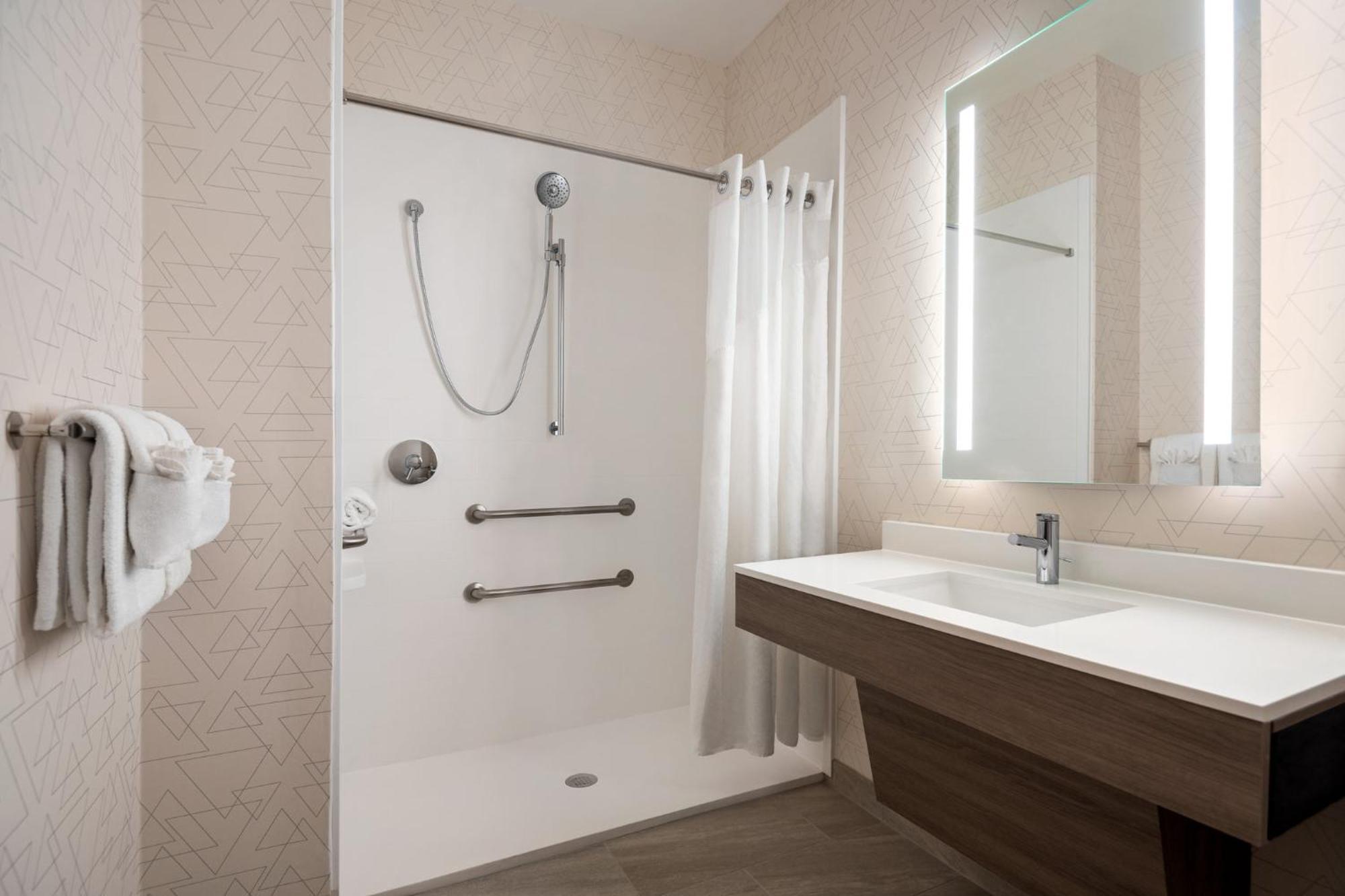 Holiday Inn Express & Suites Mobile West I-10 By Ihg Тилмънс Корнър Екстериор снимка