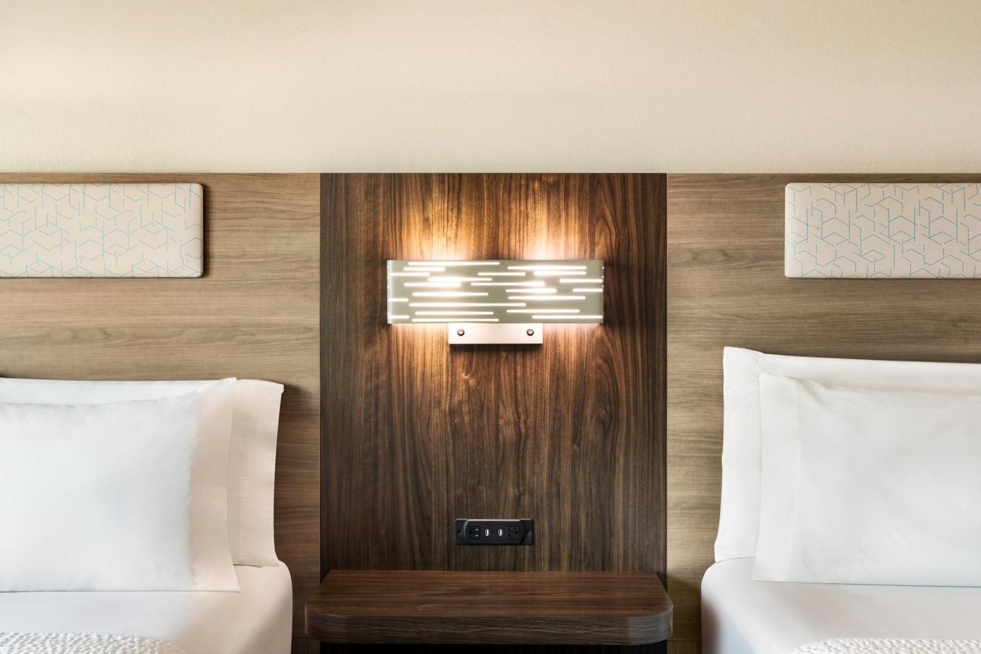 Holiday Inn Express & Suites Mobile West I-10 By Ihg Тилмънс Корнър Екстериор снимка